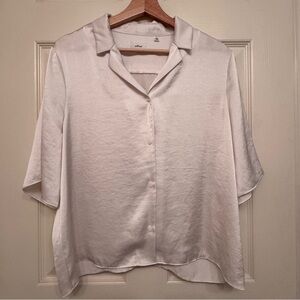 Aritzia Women’s Wilfred Cream Button Up Shirt
Size large